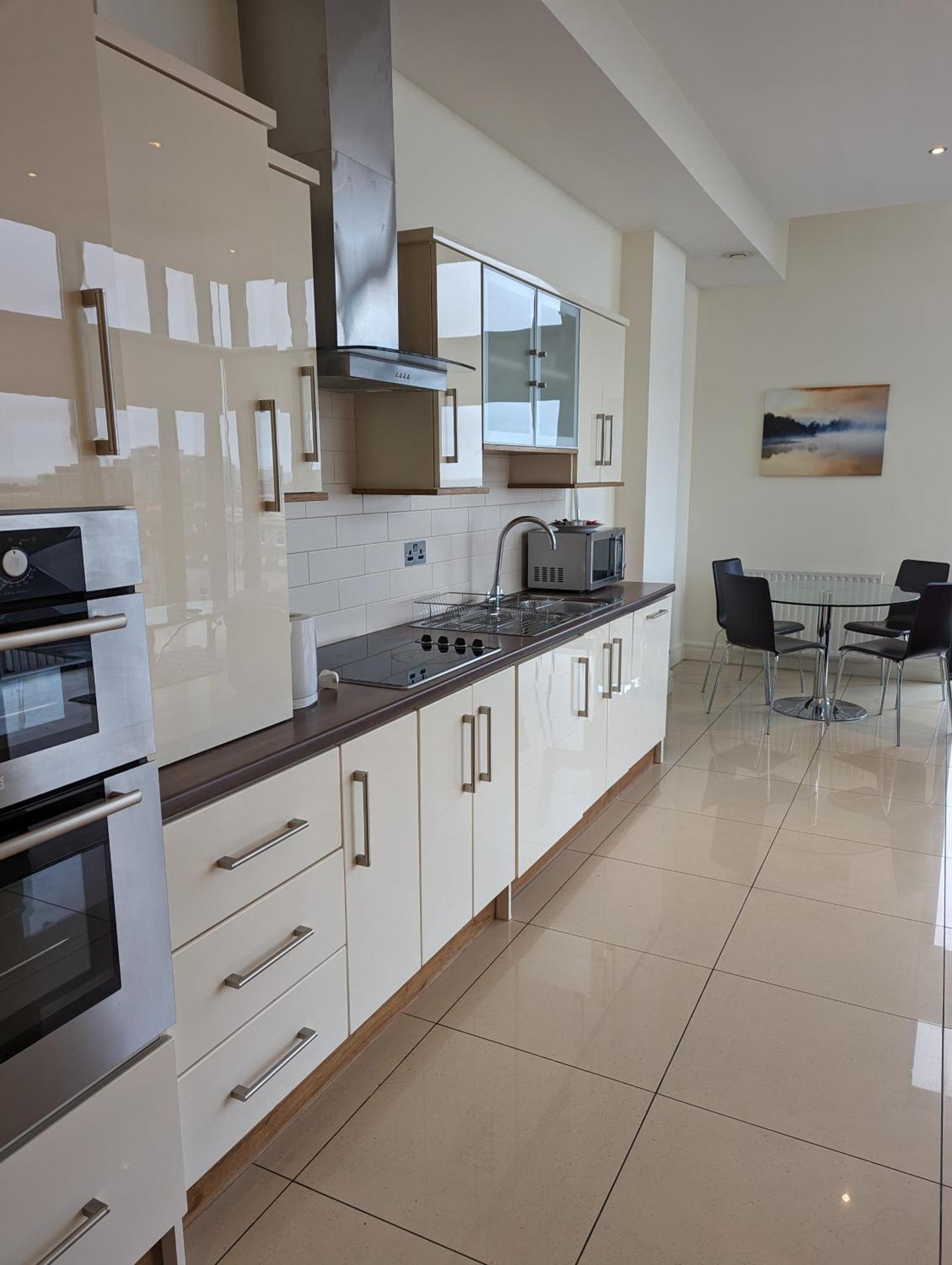 The Western Citypoint Apartments Γκάλγουεϊ Εξωτερικό φωτογραφία