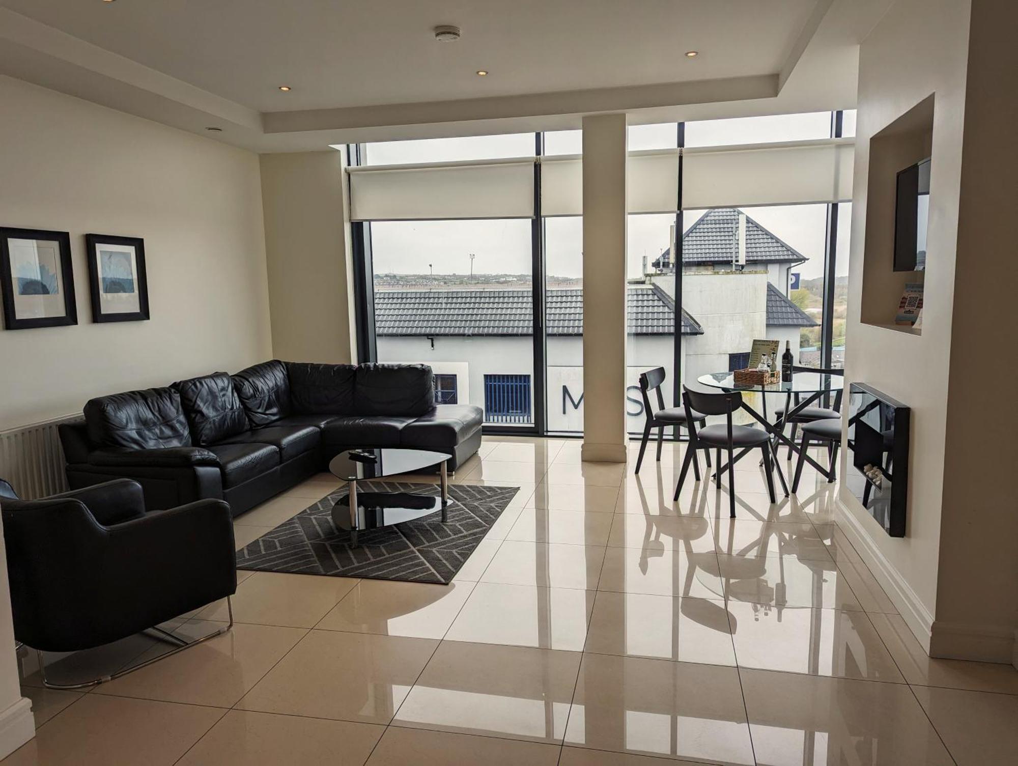 The Western Citypoint Apartments Γκάλγουεϊ Εξωτερικό φωτογραφία