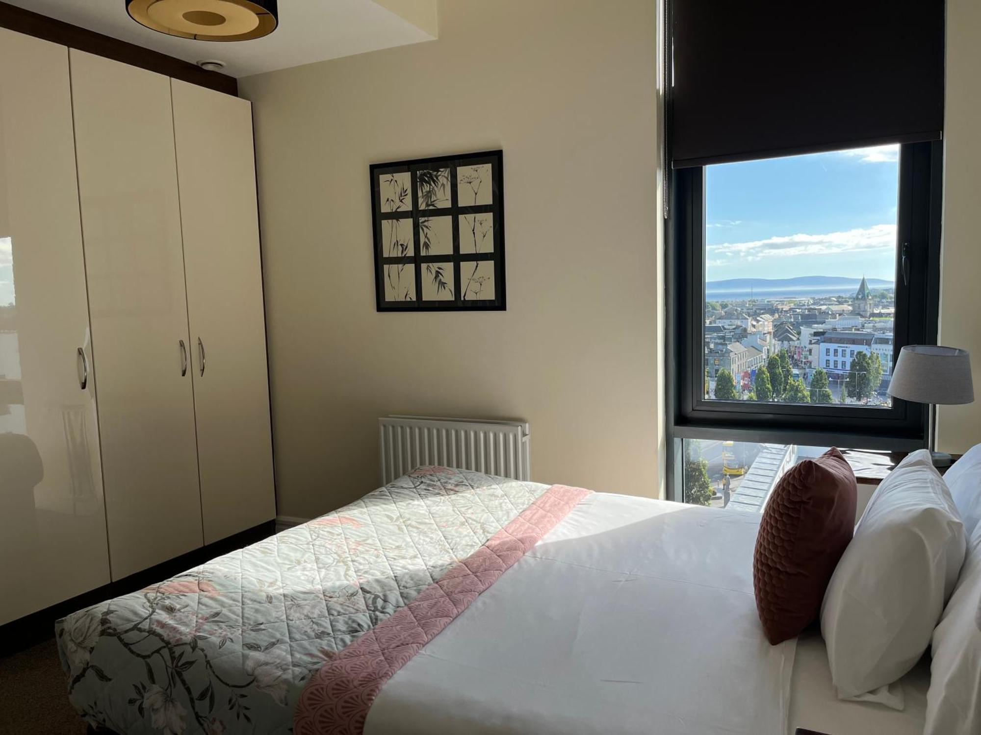 The Western Citypoint Apartments Γκάλγουεϊ Εξωτερικό φωτογραφία