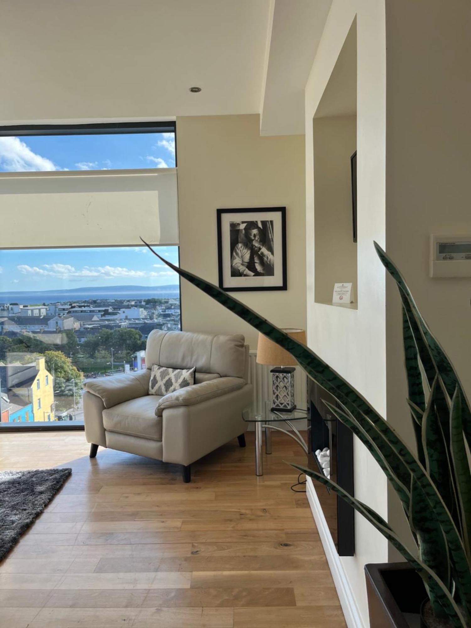 The Western Citypoint Apartments Γκάλγουεϊ Εξωτερικό φωτογραφία