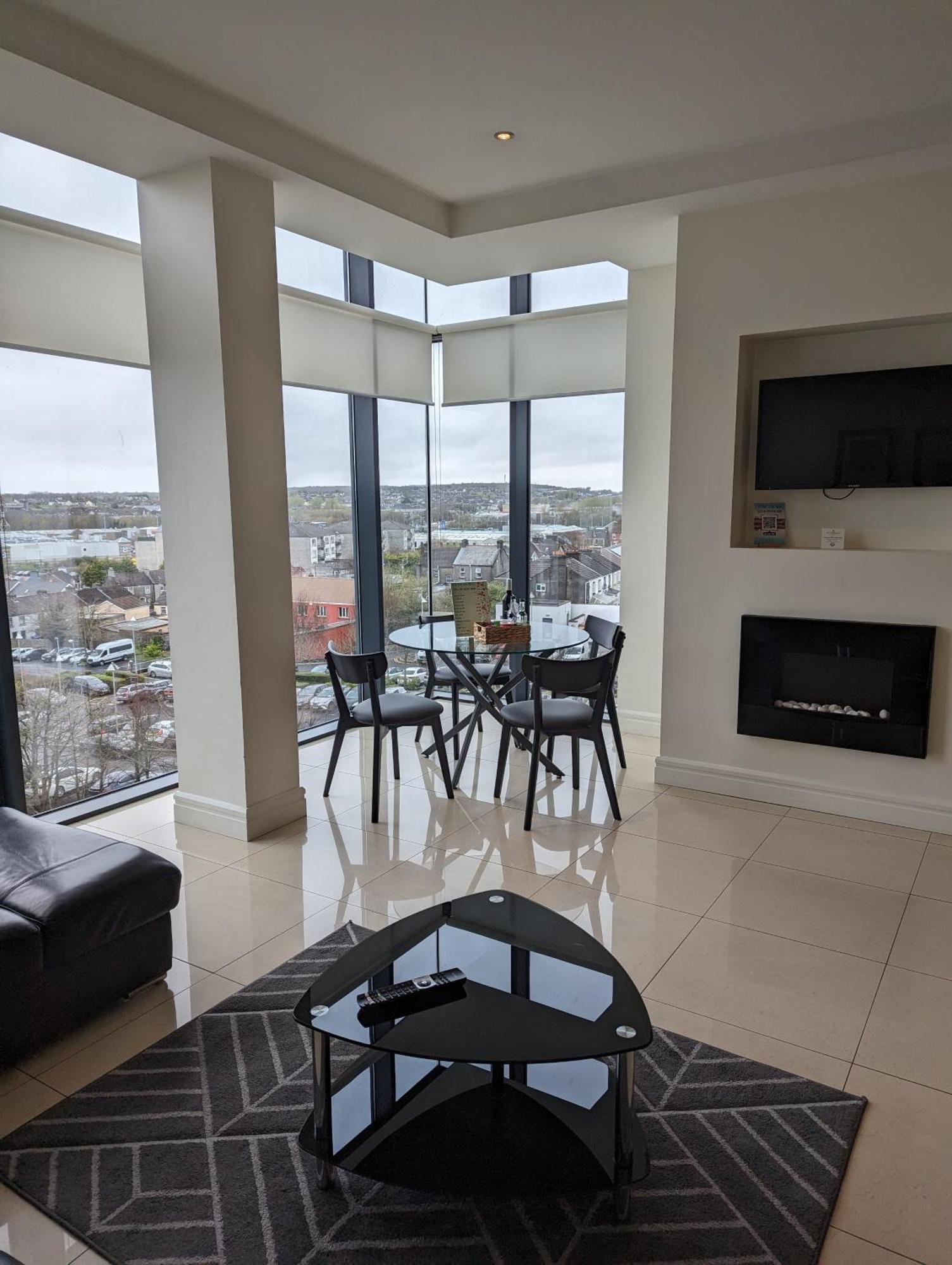 The Western Citypoint Apartments Γκάλγουεϊ Εξωτερικό φωτογραφία