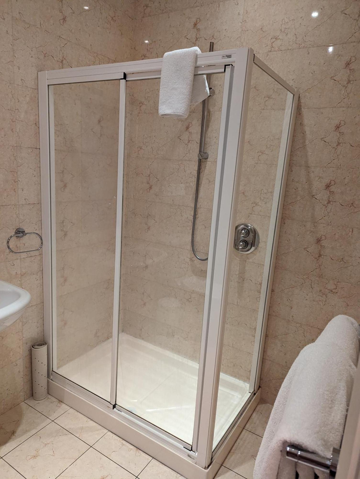 The Western Citypoint Apartments Γκάλγουεϊ Εξωτερικό φωτογραφία